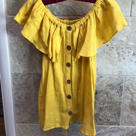 Tops - Cute mustard yellow peasant top, size M